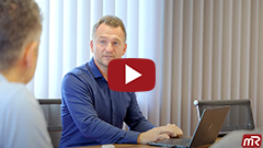 Als Sales Engineer bei mR MOBILE ROBOTS ist Amel Mesic Ihr direkter Ansprechpartner für Intralogistik-Projekte.